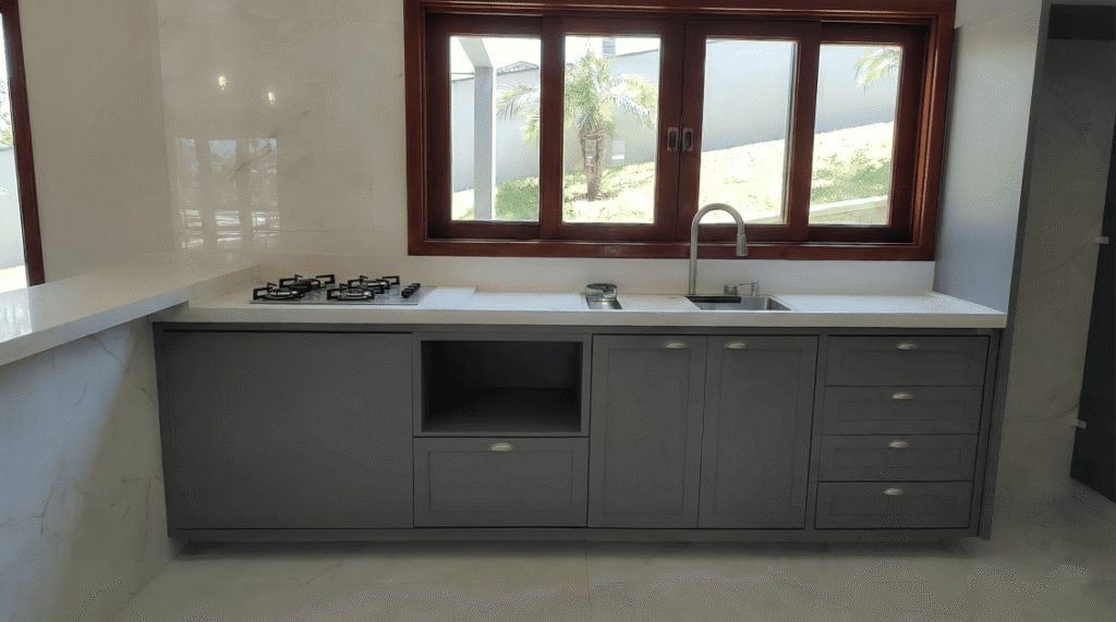 Cinza Sagrado: Por que este tom redefine móveis planejados em 2026? 10 cinza sagrado melhor de casa 01